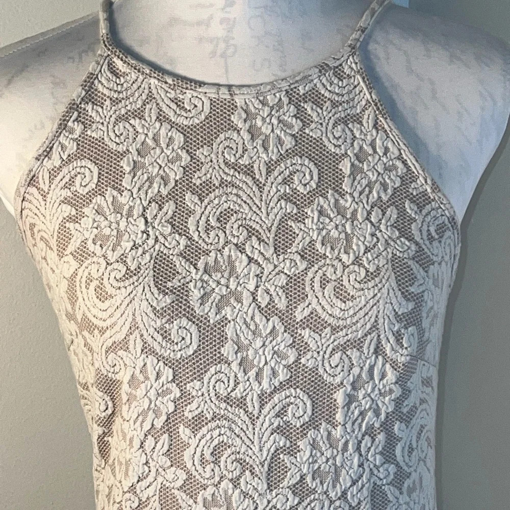 Soprano M midi spaghetti string ,dress w/ fabric embroidering and‎ lace design